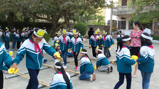 Hoạt động ngoài giờ lên lớp ở trường THCS